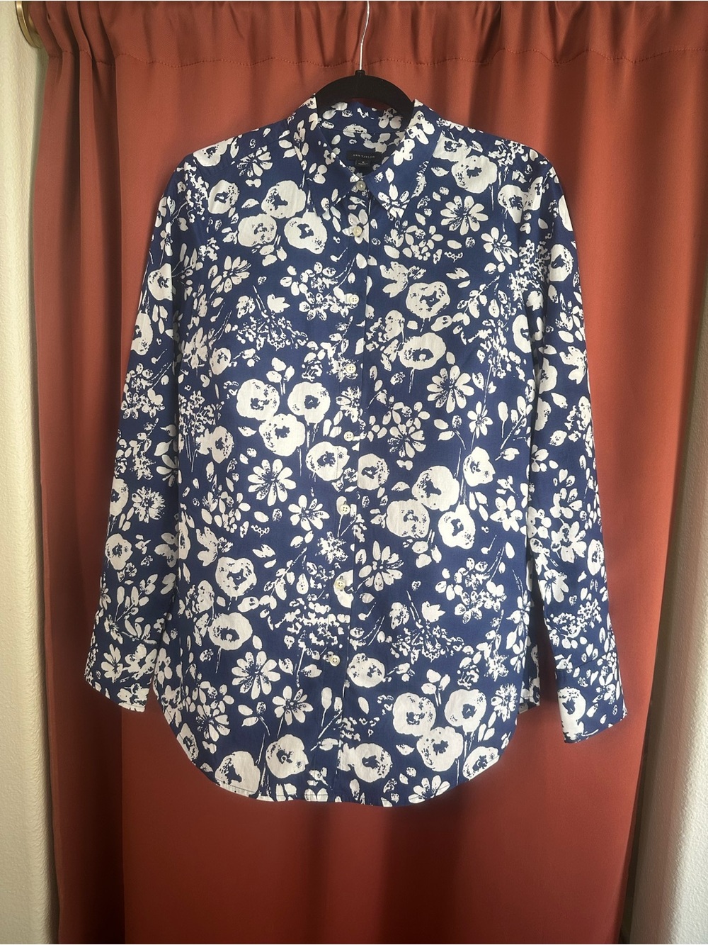Ann Taylor Blue & White Floral Cotton Button Up Women’s Size 8